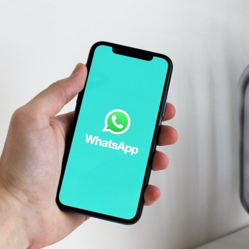 Hur man ställer in WhatsApp på fyra olika enheter