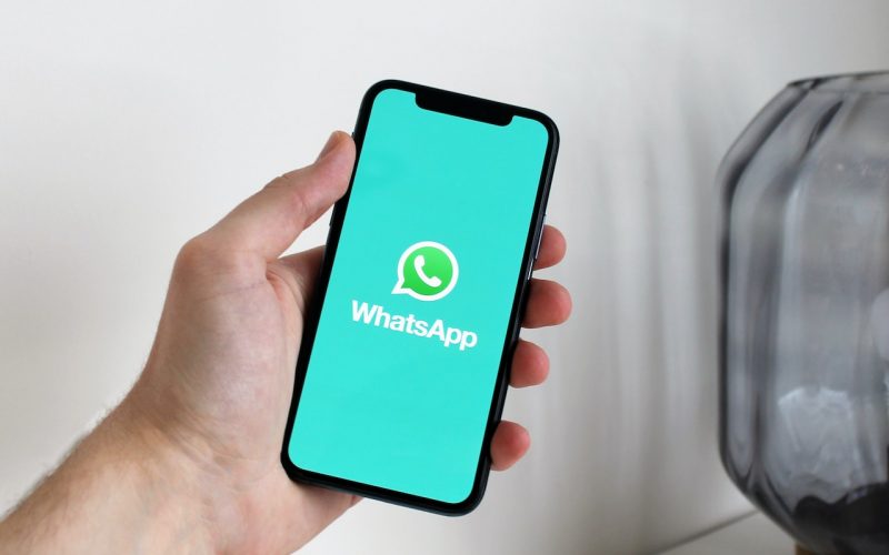 Hur man ställer in WhatsApp på fyra olika enheter
